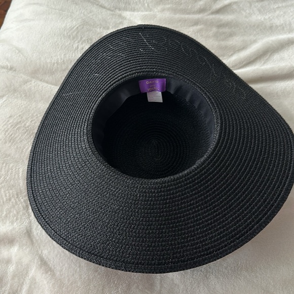 Beach Hat - Picture 3 of 4